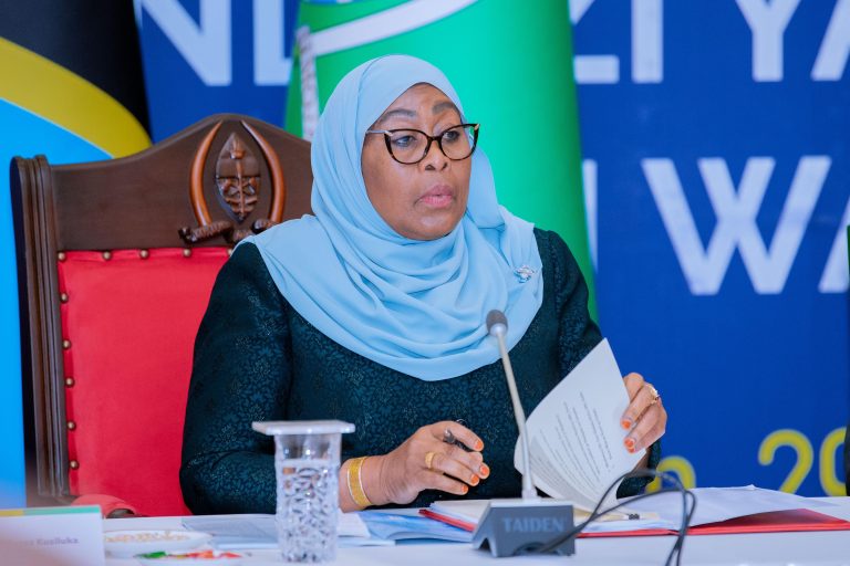 RAIS SAMIA AZUNGUMZA NA WAFANYA BIASHARA IKULU JIJINI DAR ES SALAAM
