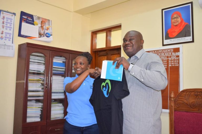 MKURUGENZI WA HALMASHAURI KALAMBO ATAKA IDARA YA AFYA KUONGEZA ELIMU UJENZI WA VYOO BORA