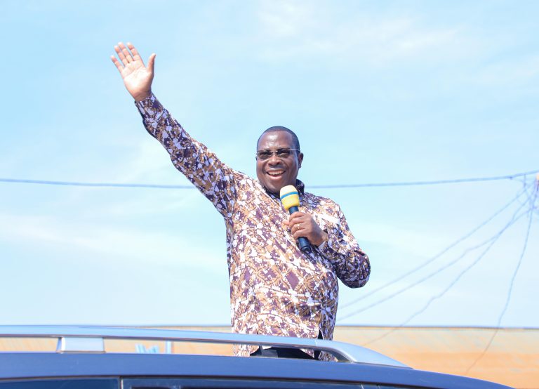 MAKAMU WA RAIS AKIZUNGUMZA NA WANANCHI WA MAKERE KIGOMA