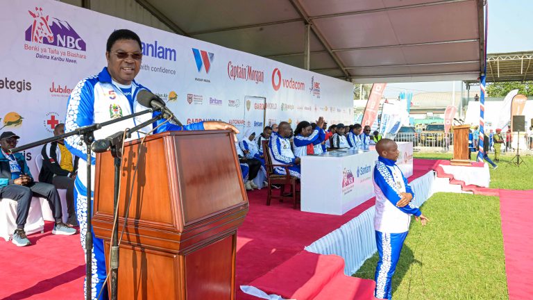 ENDELEENI KUWAHAMASISHA WANANCHI WAEPUKE TABIA ZEMBE – MAJALIWA