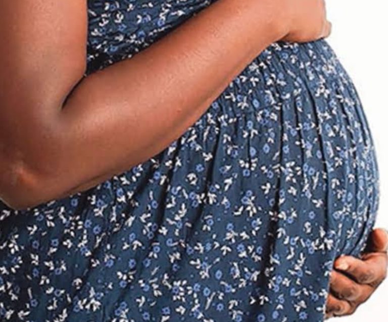 JAMAA AMPA MIMBA MAMA MKWE NA KUKIMBIA NYUMBANI KWA AIBU