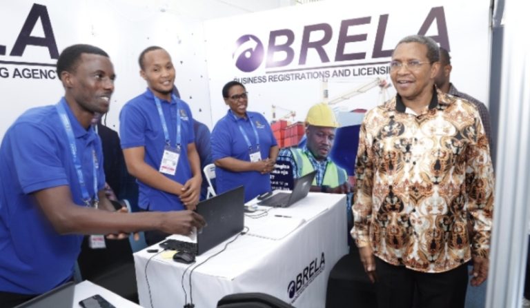 RAIS MSTAAFU KIKWETE ATEMBELEA BANDA LA BRELA MAONESHO YA SABASABA