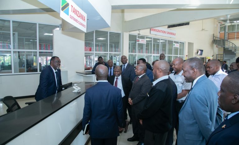 KAMISHNA MKUU TRA AKUTANA NA TAASISI ZINAZOFANYA KAZI KWA PAMOJA MPAKA WA NAMANGA