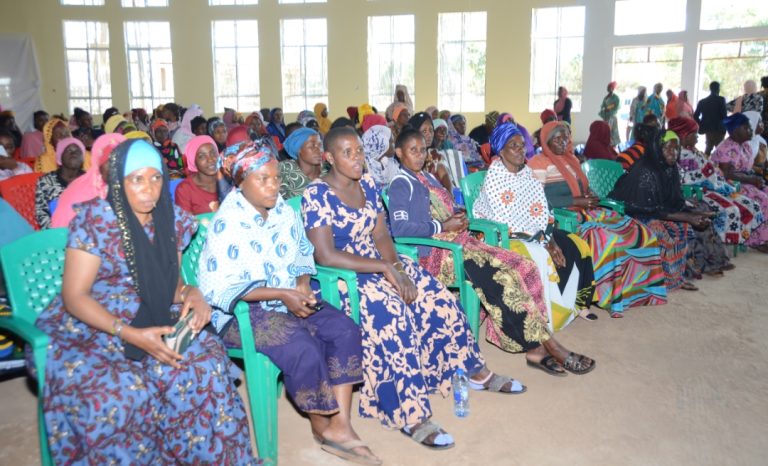 KAWAWA AKABIDHI MAJIKO YA GESI 300 KWA MAMA NA BABA LISHE NAMTUMBO