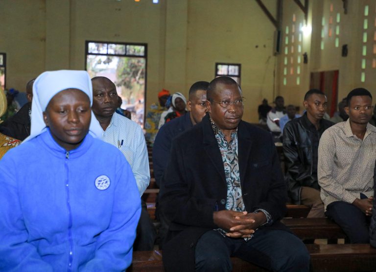 MAKAMU WA RAIS AKISHIRIKI IBADA KIJIJI ALICHOZALIWA BUHIGWE KIGOMA