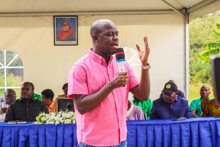 WAZIRI AWESO AAGIZA MAUNGANISHO YA MAJI KWA WAKAZI WA GOBA KIBULULU