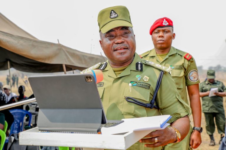 RAIS SAMIA APEWA KONGOLE KWA JESHI LA UHIFADHI