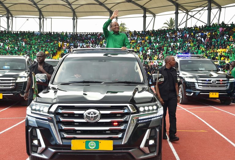 RAIS WA ZANZIBAR MHE.DK.HUSSEIN ALI MWINYI AZINDUA TAMASHA LA TUNAZIMA ZOTE TUNAWASHA KIJANI ZANZIBAR