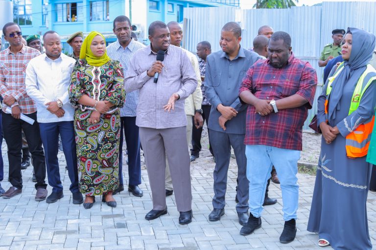 MAKAMU WA PILI WA RAIS DKT. ABDULLA ATOA WIKI MBILI KWA MKUU WA MKOA WA KUSINI KUKAMILISHA UJENZI ENEO LA BUSTANI 