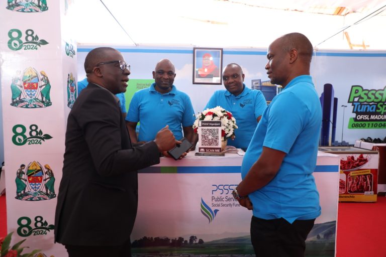 MKURUGENZI MKUU WA PSSSF ATEMBELEA BANDA LAKE KATIKA MAOMESHO YA