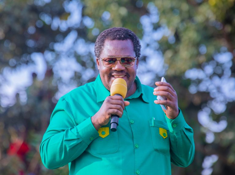 DKT. NCHIMBI AZUNGUMZA  NA WANANCHI WA KATOMA BUKOBA VIJIJINI