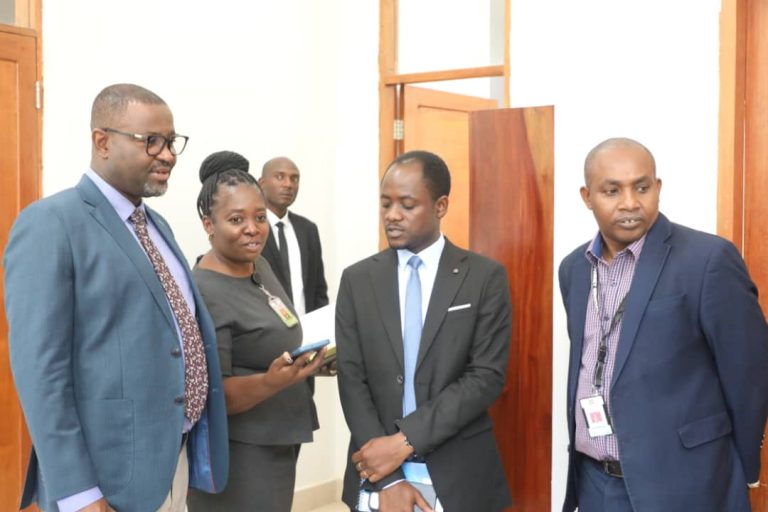 MWANASHERIA MKUU ATEMBELEA DIVISHENI NA VITENGO OFISI YA MWANASHERIA MKUU