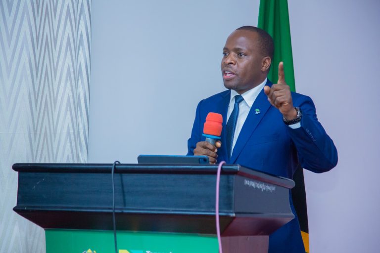 KATIBU MKUU GERSON MSIGWA AIPONGEZA BENKI YA BIASHARA TANZANIA (TCB) KUUNGA MKONO WADAU WA SANAA