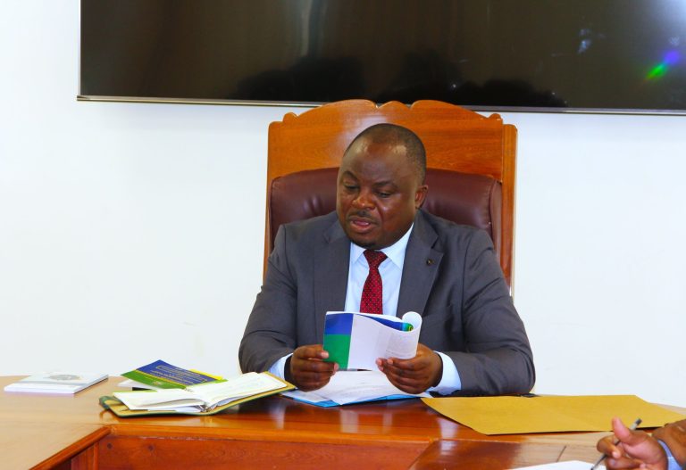 MHE. SANGU ATAKA WATUMISHI WALIPWE MISHAHARA KWA UFANISI WA KAZI