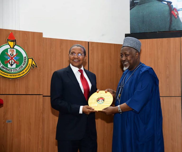 KIKWETE AIHIMIZA UMOJA WA AFRIKA NA MAENDELEO NI ZAIDI YA UCHAGUZI KATIKA CHUO CHA ULINZI CHA NIGERIA 