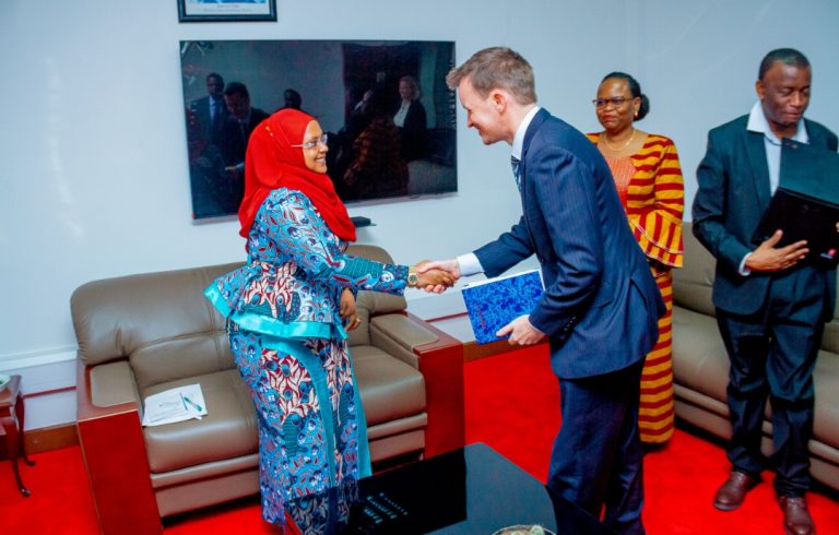 WAZIRI KIJAJI ATETA NA NAIBU BALOZI WA NORWAY