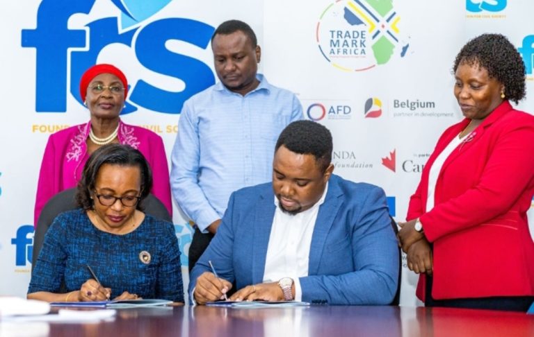 TCRA-CCC WASAINI MAKUBALIANO KUWALINDA WATUMIAJI HUDUMA SEKTA ZA MAWASILIANO