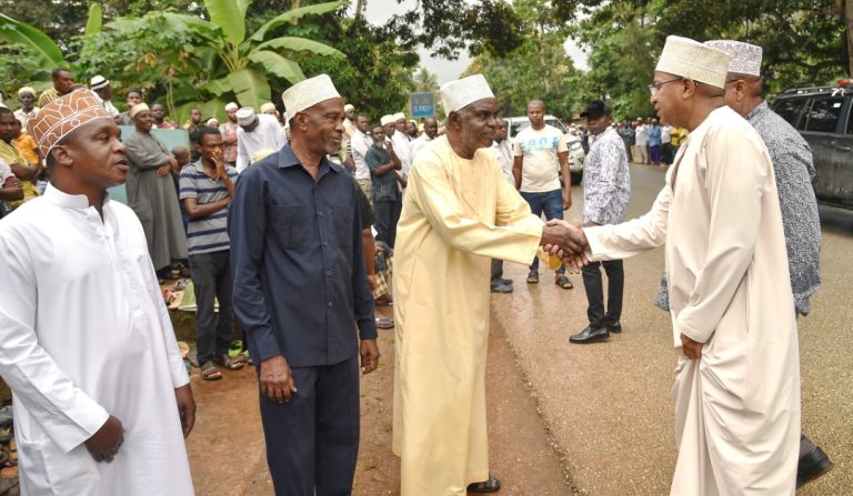 RAIS DK. HUSSEIN ASHIRIKI MAZIKO YA MAREHEMU WALIDI FIKIRINI ALIYEWAHI KUWA KATIBU MTENDAJI WA KAMISHENI YA UTALII ZANZIBAR