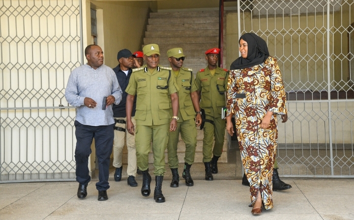 IGP WAMBURA AKUTANA NA MKUU WA MKOA WA TANGA