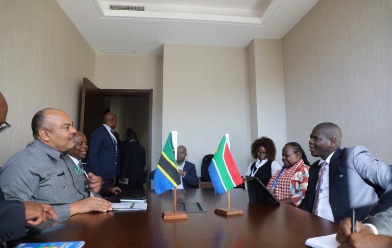 WAZIRI KOMBO AFANYA MAZUNGUMZO NA MAWAZIRI WA MAMBO YA NJE WA AFRIKA KUSINI NA MADAGASCAR