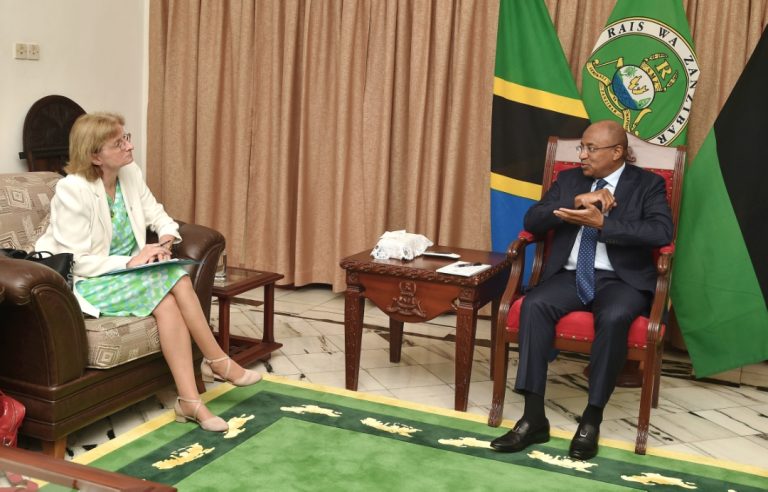 RAIS WA ZANZIBAR MHE.DK.HUSSEIN ALI MWINYI AZUNGUMZA NA BALOZI WA UMOJA WA ULAYA NCHINI TANZANIA MHE. CHRISTINE GRAU IKULU ZANZIBAR