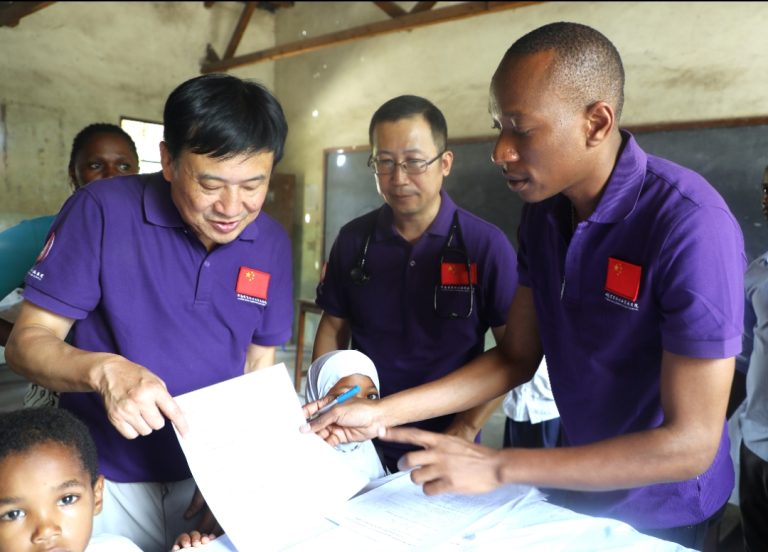JKCI NA HOSPITALI YA YUNNAN FUWAI ZAWAPIMA MOYO WANAFUNZI SHULE YA MSINGI HANANASIF