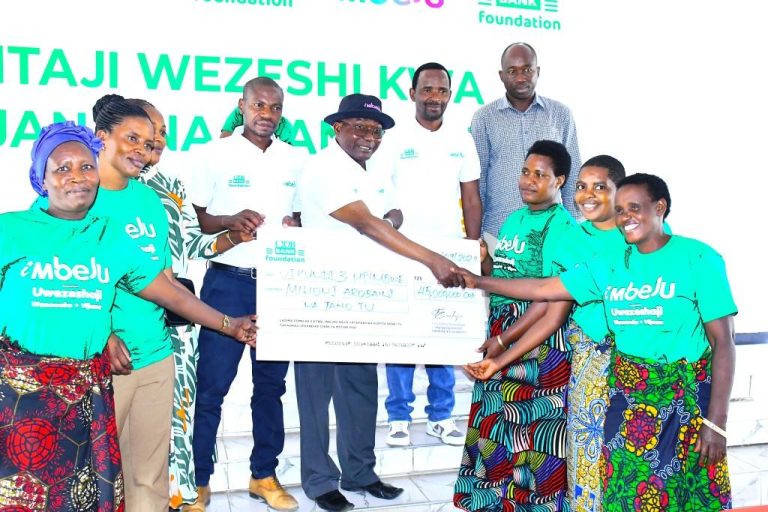 NAIBU WAZIRI PINDA AKABIDHI HUNDI YA MIL 45 KUTOKA CRDB KWA WAJARIAMALI MPIMBWE
