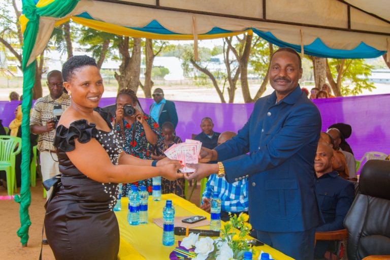 KOKA KUTATUA CHANGAMOTO YA UHABA WA VYOO SHULE YA MSINGI TUMBI