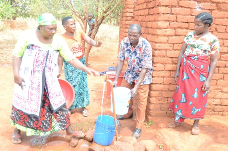 WAKAZI WA KIJIJI CHA MATEKA WILAYA YA MBINGA WAANZA KUPATA HUDUMA YA MAJI