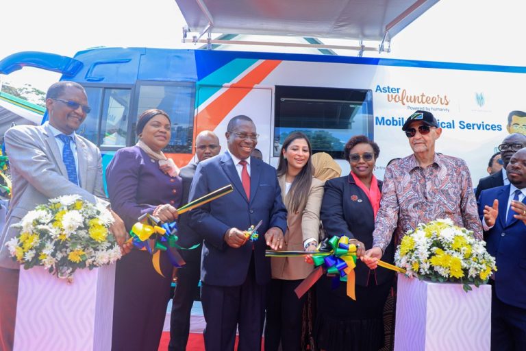 MAKAMU WA RAIS AZINDUA KITUO CHA KUPANDIKIZA MIMBA MUHIMBILI