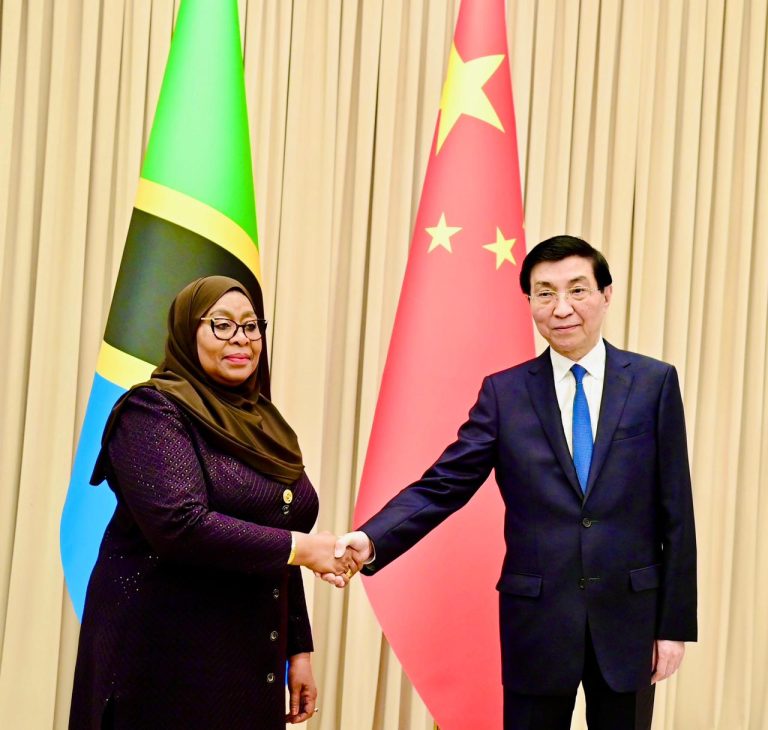 RAIS SAMIA AZUNGUMZA NA MWENYEKITI WA KAMATI YA KITAIFA YA BARAZA LA MASHAURIANO YA KISIASA NCHINI CHINA