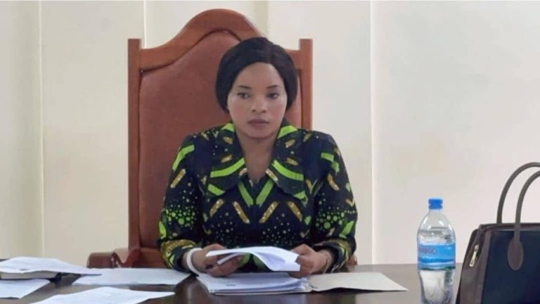 DC SAME AKABIDHI VYETI KWA TAASISI AMBAZO ZIMEFANYA VIZURI KWENYE UKUSANYAJI MAPATO