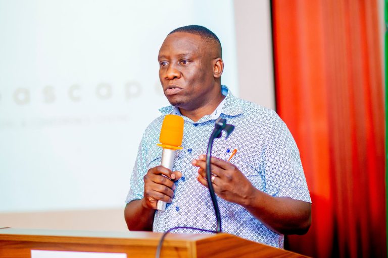 WAHUDUMU WA AFYA NGAZI YA JAMII NI NGUZO MUHIMU KATIKA AFYA , USTAWI WA JAMII NA LISHE-DKT.KAPOLOGWE.