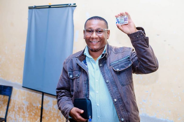 BILIONEA MULOKOZI AJIANDIKISHA DAFTARI LA MPIGA KUTA