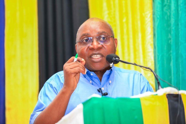 WAZIRI NDUMBARO ATANGAZA NEEMA YA MIKOPO KWA WASANII NA WANAFASIHI WALIO RASIMISHWA