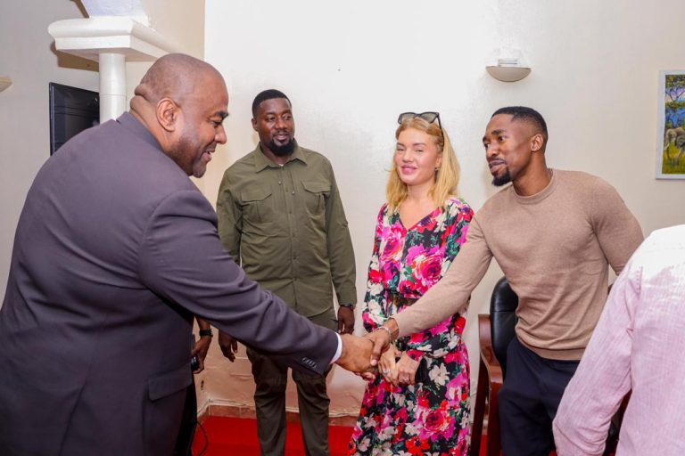 WASANII WA TAMTHILIA YA MAWIO WATEMBELEA UBALOZI WA TANZANIA COMORO