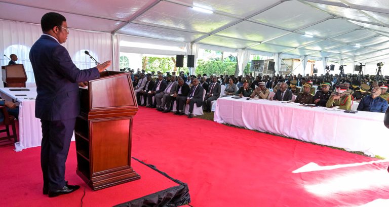 WAZIRI MKUU AFUNGUA SEMINA ELEKEZI KWA VIONGOZI WANDAMIZI WA WIZARA YA MAMBO YA NDANI