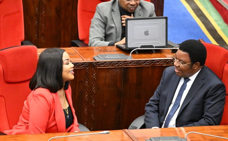 WAZIRI MKUU KATIKA MATUKIO MBALIMBALI YA PICHA BUNGENI LEO
