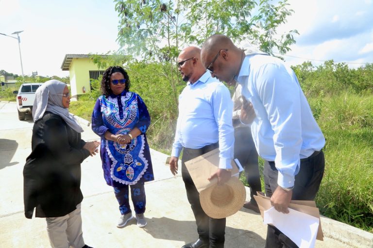 WAZIRI KIJAJI AKAGUA MRADI WA KUCHAKATA TAKA