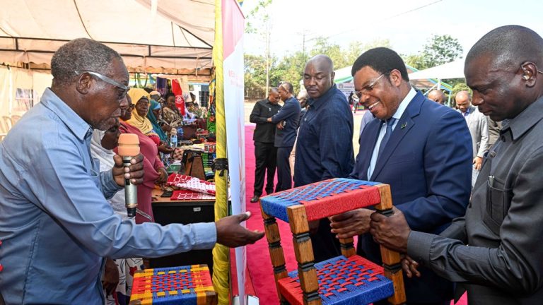 MAADHIMISHO YA SIKU YA WATU WASIYOONA KITAIFA