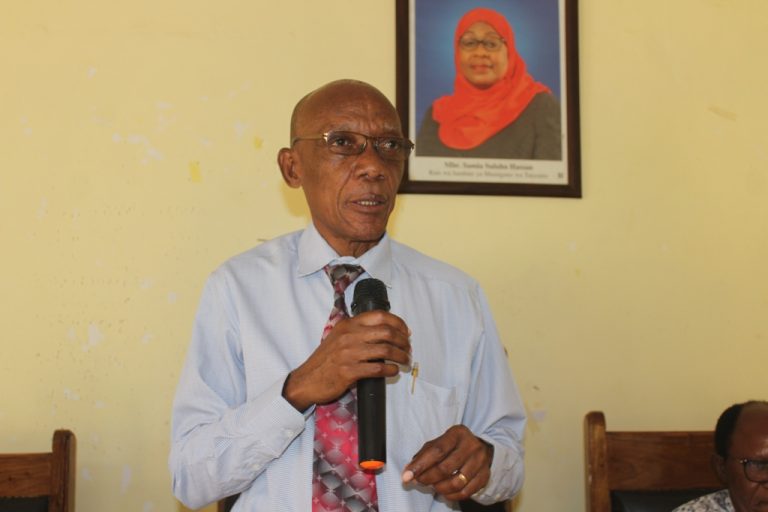 DC KANALI KOLOMBO ALIUNGA MKONO  SHIRIKA LA PAKAYA KATIKA UPANDAJI WA MIKOKO.