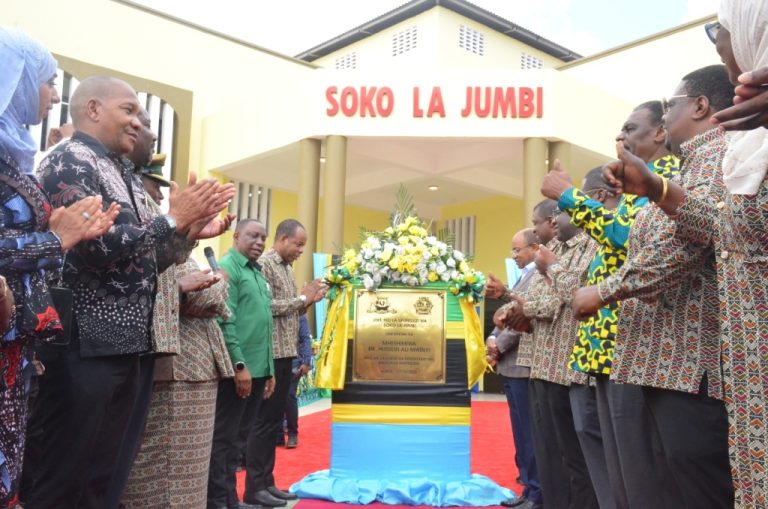 RAIS WA ZANZIBAR DK HUSSEIN ALI MWINYI AFUNGUA SOKO LA JUMBI ZANZIBAR.