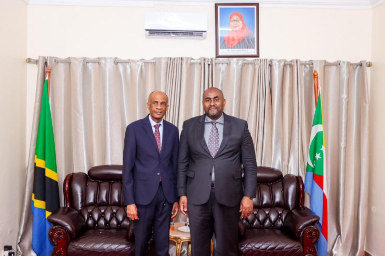 BALOZI YAKUB AKJTANA NA MKURUGENZI WA MAMLAKA YA UAGIZAJI WA MCHELE COMORO (ONICOR)