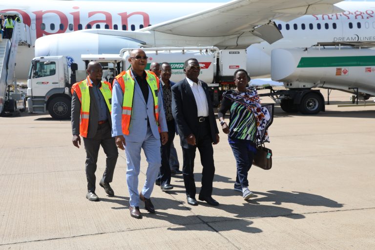 MHESHIMIWA PINDA AWASILI GABORONE KUONGOZA MISHENI YA UANGALIZI YA UCHAGUZI YA SADC NCHINI BOTSWANA