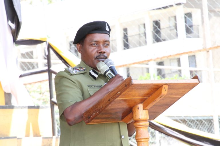 ZAIDI YA WASHIRIKI 3,000 WASHIRIKI UZINDUZI WA KAMPENI YA TUWAAMBIE KABLA HAWAJAHARIBIWA ARUSHA.
