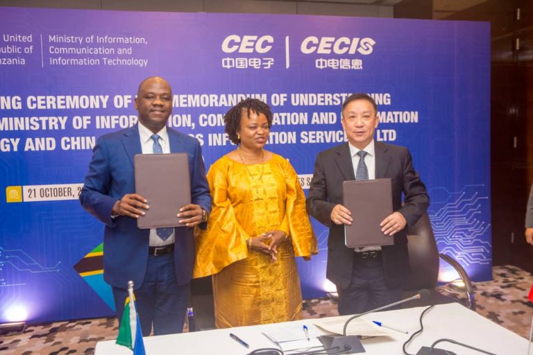 WIZARA YA HABARI YATIA SAINI MAKUBALIANO YA UWEKEZAJI NA KAMPUNI YA CHINA CECIS LTD