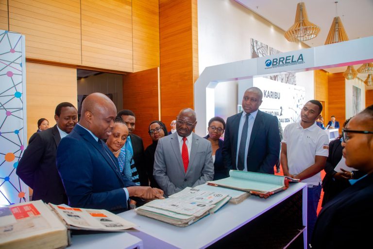 SERIKALI YAZITAKA TAASISI ZA UMMA KUACHA KUFANYA KAZI KWA MAZOEA