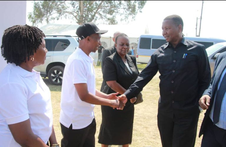 WAZIRI PROFESA MKENDA ATEMBELEA BANDA LA BoT WIKI YA HUDUMA ZA FEDHA MBEYA