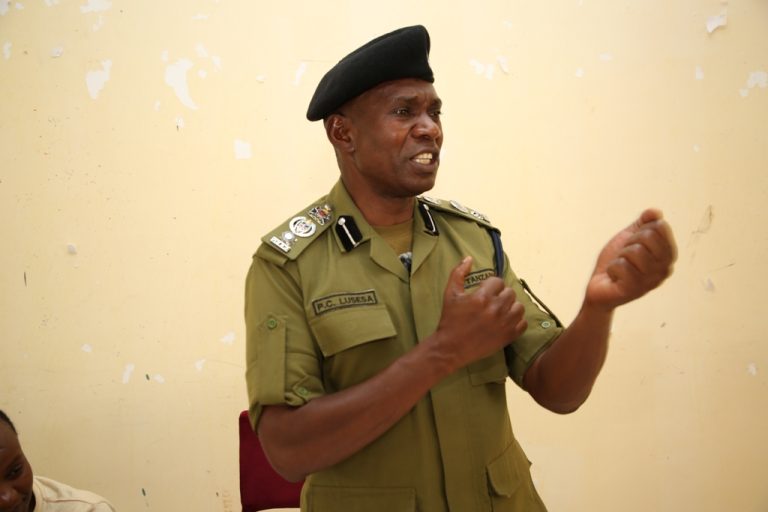 POLISI WAPATIWA MBINU KUKABILIANA NA MAUAJI YA WANYAMAPORI BARABARANI.