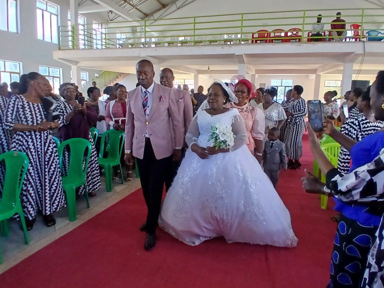 MWENYEKITI CCM MKOA WA IRINGA DAUD YASSIN ATIMIZA MIAKA 45 YA NDOA